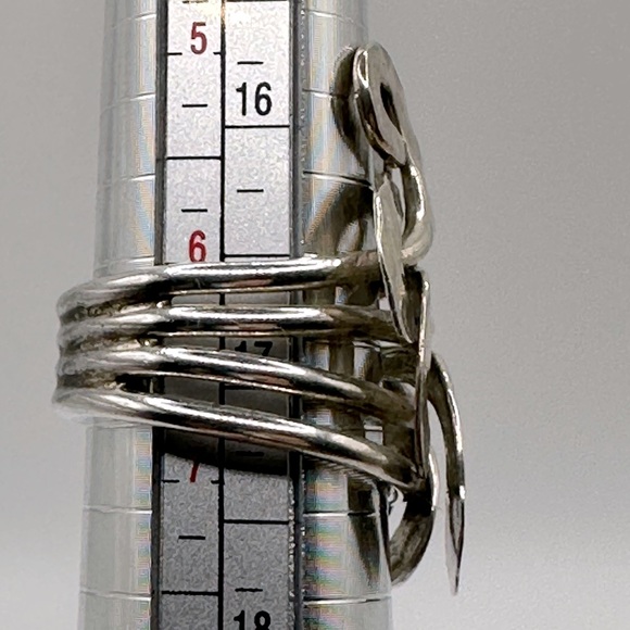 Elegant hammered sterling silver swirl design ring - size 7 - Picture 5 of 5